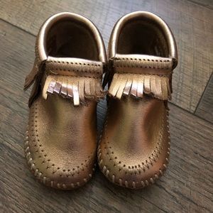 Minnetonka baby moccasins size 4